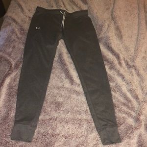 Semi-fitted gray leggings.